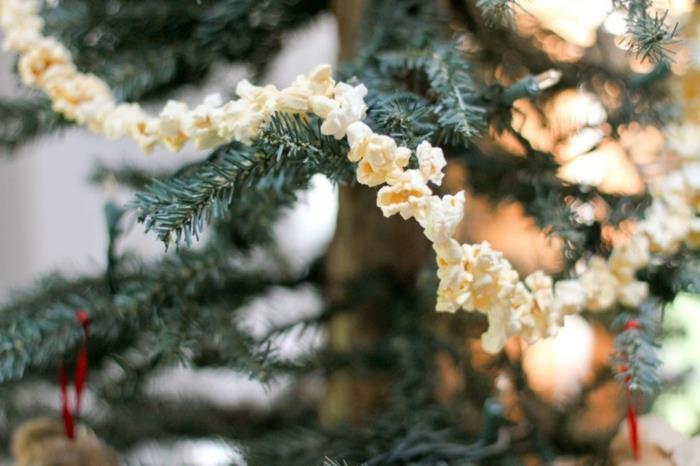 ιδέες diy διακοσμήσεις χριστουγεννιάτικου δέντρου φτιάξτε γιρλάντα ποπ κορν μόνοι σας