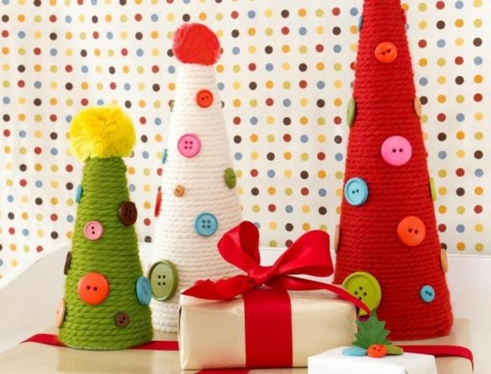 χριστουγεννιάτικη διακόσμηση διακόσμηση χριστουγεννιάτικα δέντρα μπερδεύετε μόνοι σας νήματα κουμπιά διακόσμηση τραπεζιού