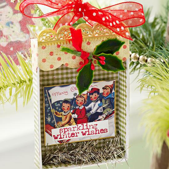 χριστουγεννιάτικη διακόσμηση από χαρτί τσάντα ευχών με καρτ ποστάλ
