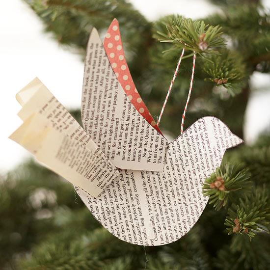 χριστουγεννιάτικη διακόσμηση μπιχλιμπίδι χριστουγεννιάτικο δέντρο στολίδι πουλί χάρτινη εφημερίδα