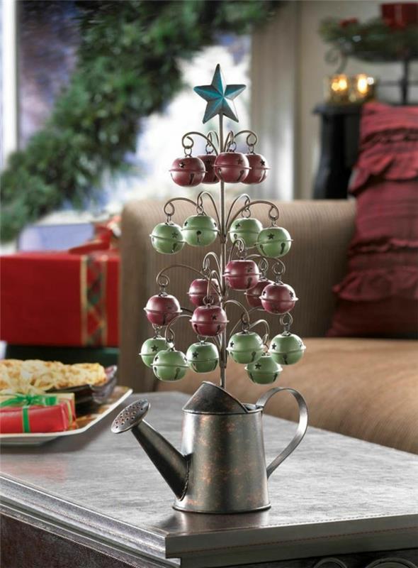 χριστουγεννιάτικες ιδέες διακόσμησης φτιάξτε τα δικά σας χριστουγεννιάτικα δέντρα μεταλλικά κουδούνια ποτίσματος ανακυκλώνοντας διακοσμήσεις τραπεζιού