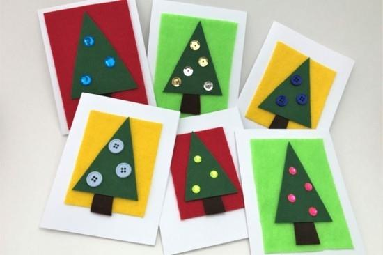 χριστουγεννιάτικες κάρτες με παιδικά κουμπιά από έλατο
