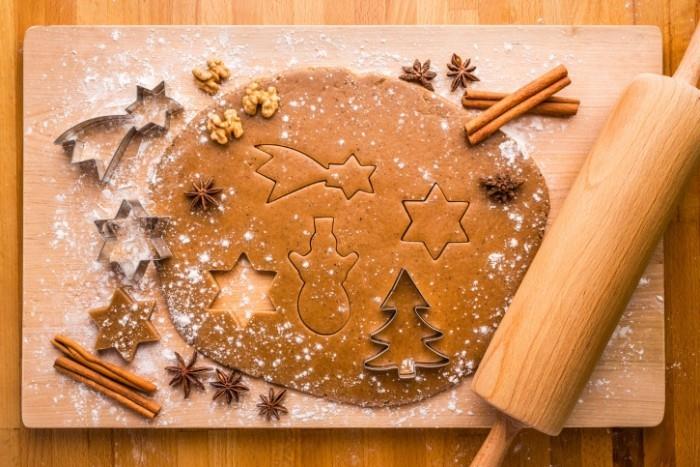 χριστουγεννιάτικα μπισκότα συνταγή κανέλα αστέρια ψήνουν χριστουγεννιάτικα μπισκότα