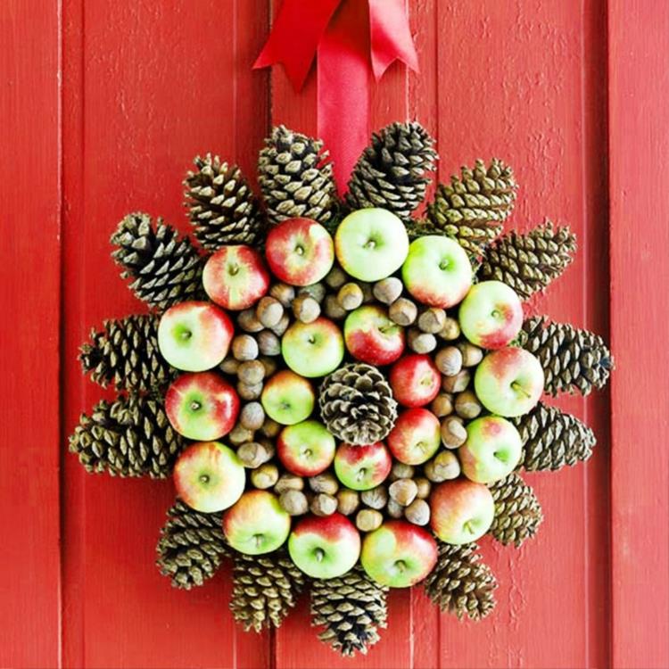 φτιάξτε το δικό σας χριστουγεννιάτικο στεφάνι πόρτα στεφάνι χριστουγεννιάτικα μήλα κουκουνάρια