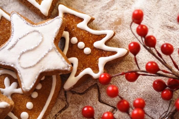 ψήνω χριστουγεννιάτικα μπισκότα αστέρια κανέλας διακοσμούν μπισκότα