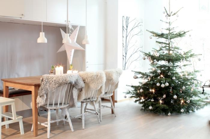 χριστουγεννιάτικα στολίδια σκανδιναβικό στυλ χριστουγεννιάτικο δέντρο τραπεζαρία κρεμαστό φώτα