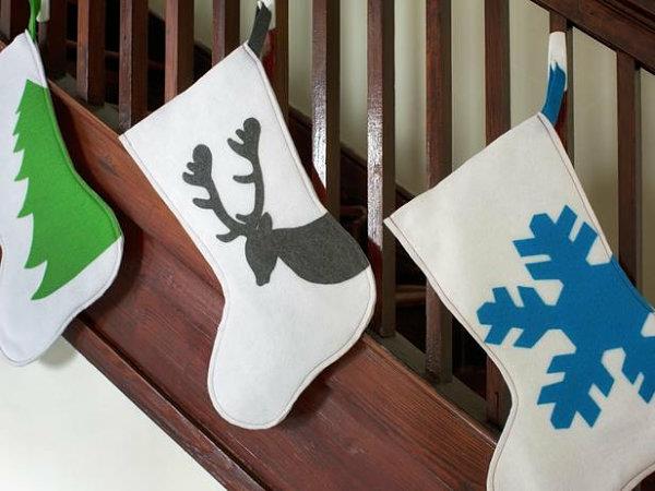 χριστουγεννιάτικες κάλτσες από τσόχα με κρύσταλλα χιονιού, ελάφια και έλατο