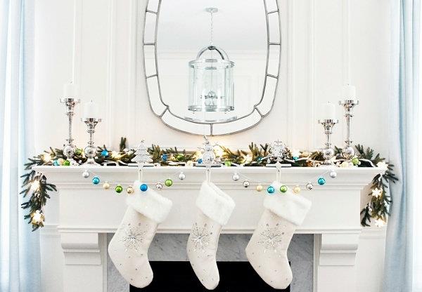 χριστουγεννιάτικες κάλτσες με λαμπερά κρύσταλλα χιονιού