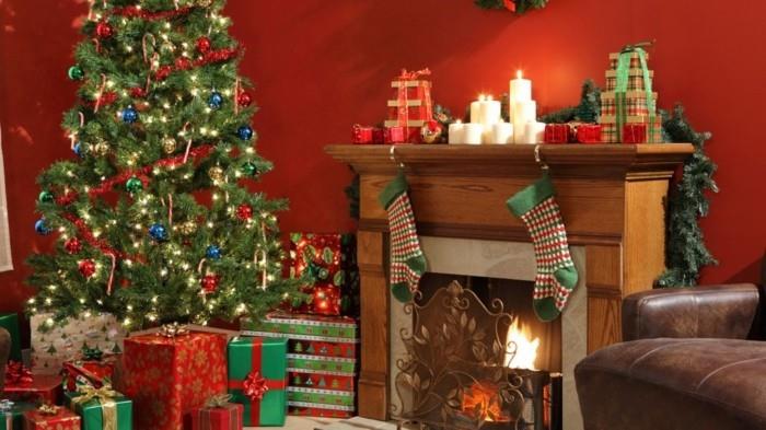 χριστουγεννιάτικα στελέχη ιδέες διακόσμησης Χριστουγέννων κεριά τζάκι χριστουγεννιάτικο δέντρο