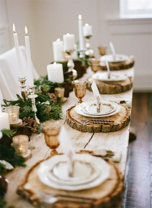 χριστουγεννιάτικα τραπέζια-διακόσμηση-έλατο-πράσινα-κώνοι-δισκοκάρτες δίσκων