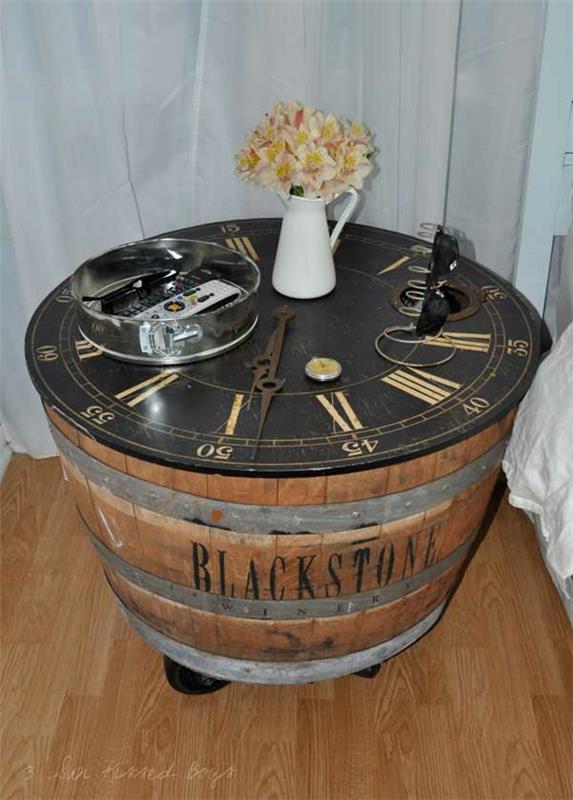 τραπέζι με βαρέλι κρασιού σε τροχούς diy έπιπλα ξύλινη κορυφή vintage δωμάτιο ρολόι κομοδίνο