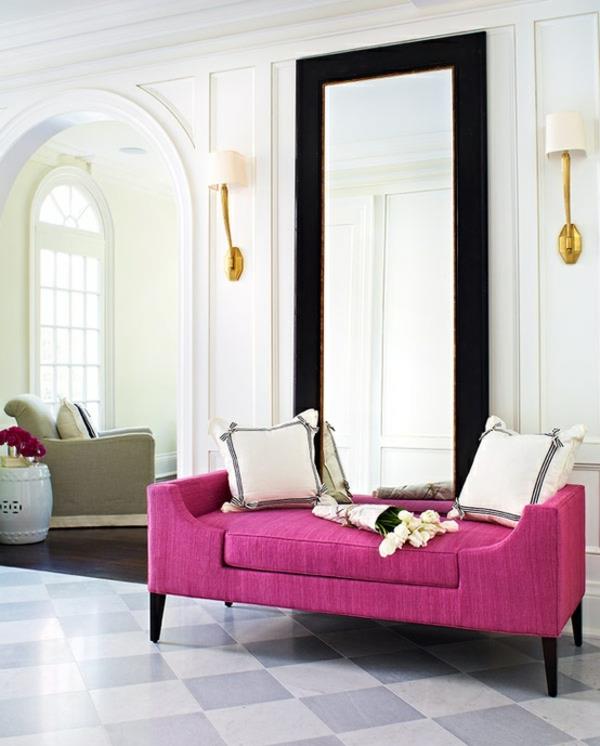 Λευκή εσωτερική ιδέα σχεδιασμός έμφαση ροζ καναπές κομψός