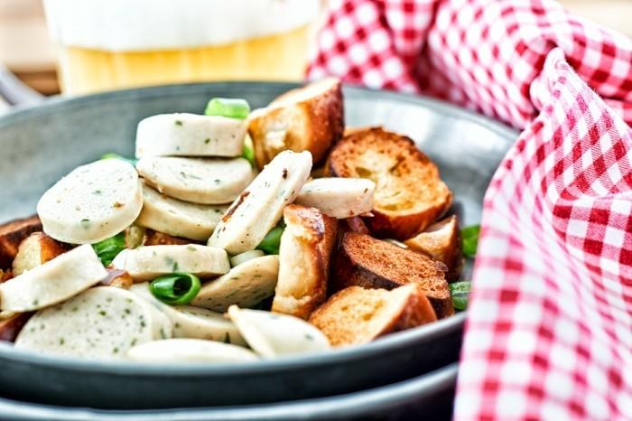 λευκή σαλάτα λουκάνικων βαυαρική κουζίνα ραπανάκια
