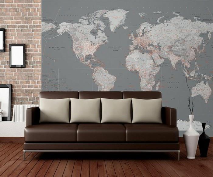 παγκόσμιος χάρτης τοίχος σαλόνι τοίχος ταπετσαρία καφέ καναπές σαλόνι πάτωμα λευκό ρίξτε μαξιλάρια