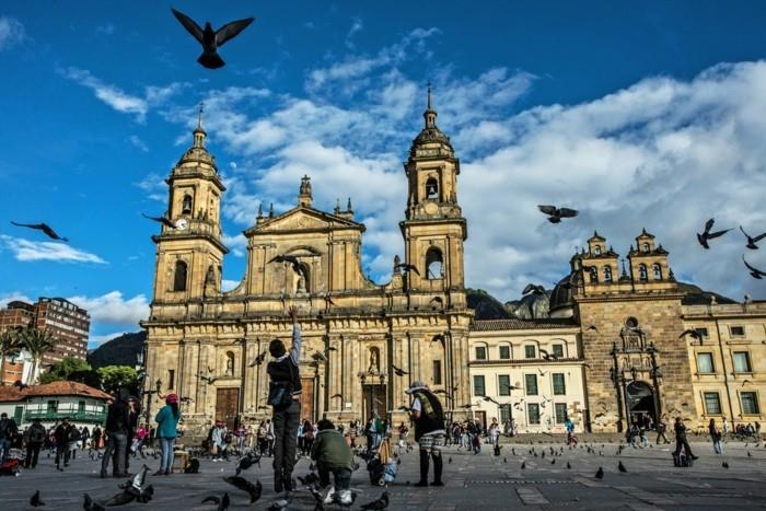 παγκόσμιο ταξίδι Μπογκοτά Κολομβία plaza bolivar katedral primada