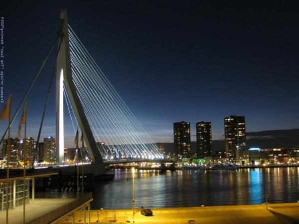 παγκοσμίως γνωστή-γέφυρα-ιδέες-φως-τη νύχτα