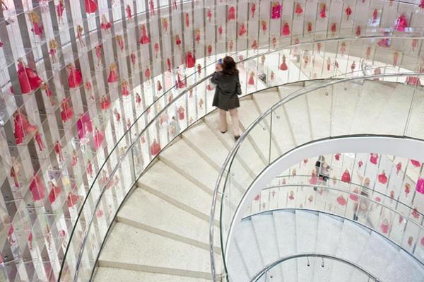 ιδέες εσωτερικού σχεδιασμού σπειροειδούς σκάλας κόκκινες διακοσμητικές ιδέες