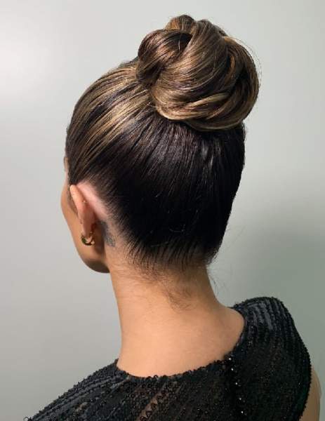 Yüksek Islak Saç Topuzu Updos