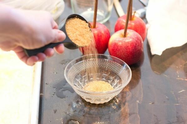 πώς μπορείτε να φτιάξετε ζαχαρωμένα μήλα μόνοι σας χριστουγεννιάτικα γλυκά