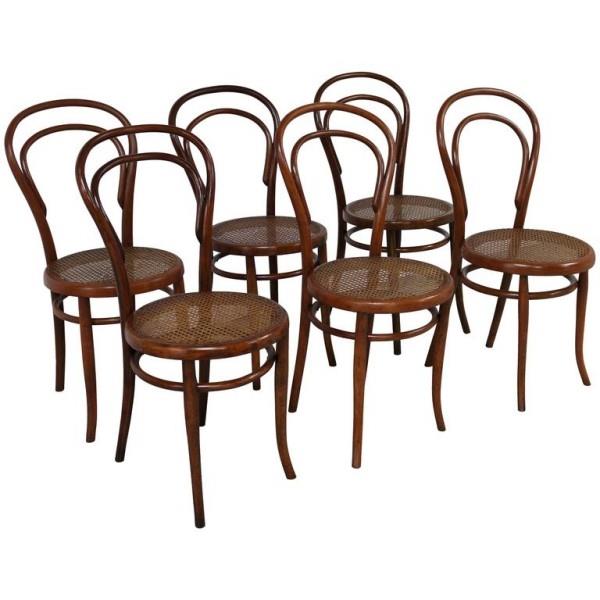πλεξούδα wiener - αρκετές καφέ καρέκλες