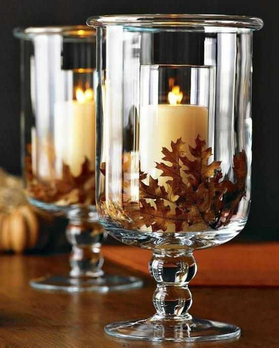 φανάρι κερί δρυς αφήνει φθινοπωρινή διακόσμηση σε ένα ποτήρι
