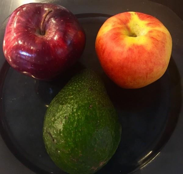 χειμωνιάτικα φρούτα μήλα και αβοκάντο