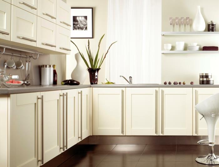 βαφές τοίχων ιδέες ikea κουζίνας κρεμ τοίχους ντουλάπια κουζίνας καφέ πλακάκια δαπέδου