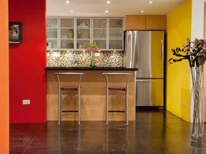 βάψιμο τοίχων ιδέες κουζίνα κόκκινη κίτρινη κουζίνα πίσω τοίχο ψηφιδωτά πλακάκια