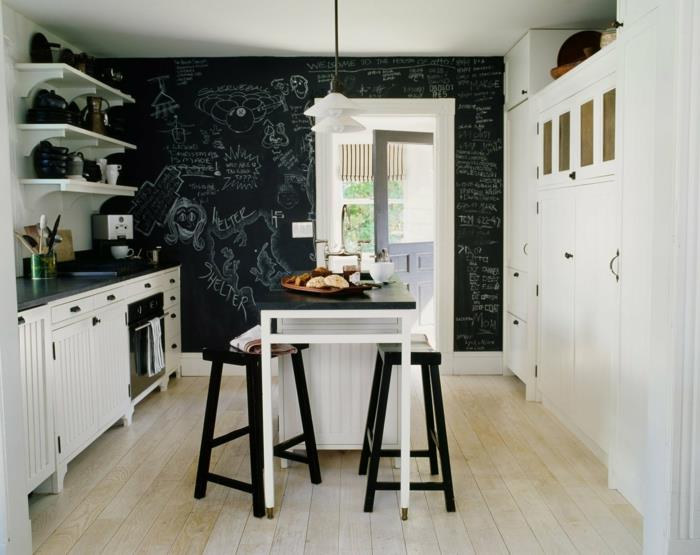 ζωγραφική τοίχων ιδέες μαυροπίνακας κουζίνα κουζίνα τραπέζι μαύρο σκαμπό μπαρ