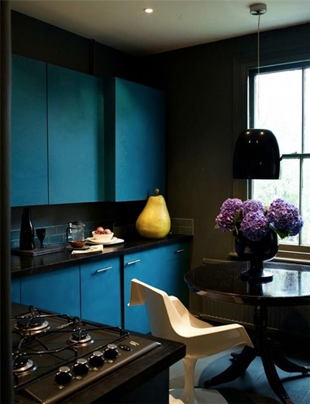 βάψιμο τοίχων ιδέες ζωντανές ιδέες κουζίνα μπλε ντουλάπια κουζίνας