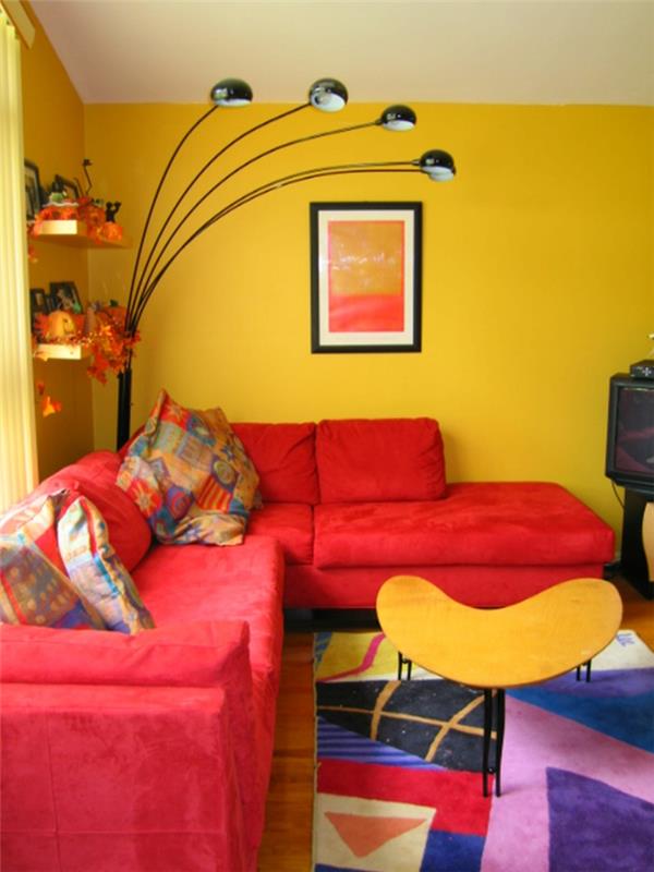 ζωγραφική τοίχων ιδέες σαλόνι κίτρινο τοίχο βαφή πολύχρωμο χαλί