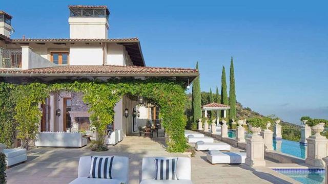 πού ζει η Heidi Klum live Villa έξω από την πισίνα του κήπου
