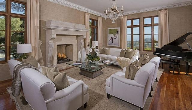 πού ζουν τα έπιπλα καθιστικού της Heidi Klum Villa