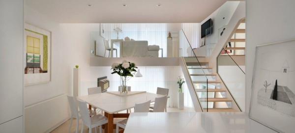 Επιπλωμένο διαμέρισμα ενός δωματίου σε 2 επίπεδα, σκάλα, γυάλινο κιγκλίδωμα