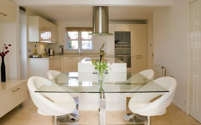 ιδέες διαβίωσης κρεμ πλακάκια δαπέδου κουζίνας μικρή τραπεζαρία κάνουν τις λευκές καρέκλες κομψές