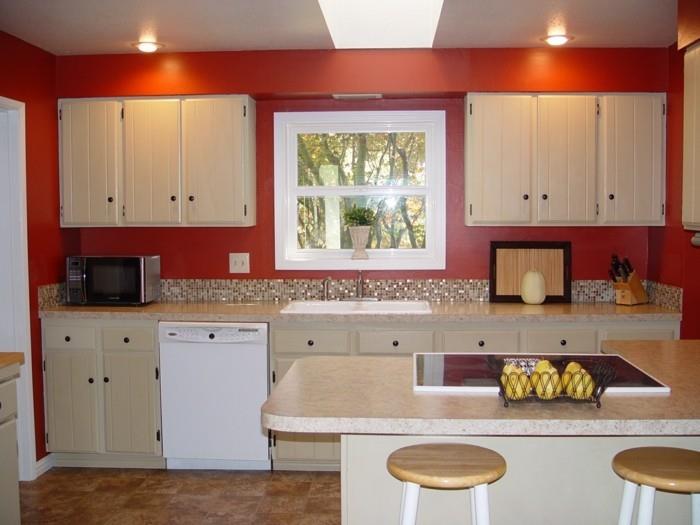 ζωντανές ιδέες κουζίνα κόκκινο τοίχο χρώμα πλακάκια δαπέδου