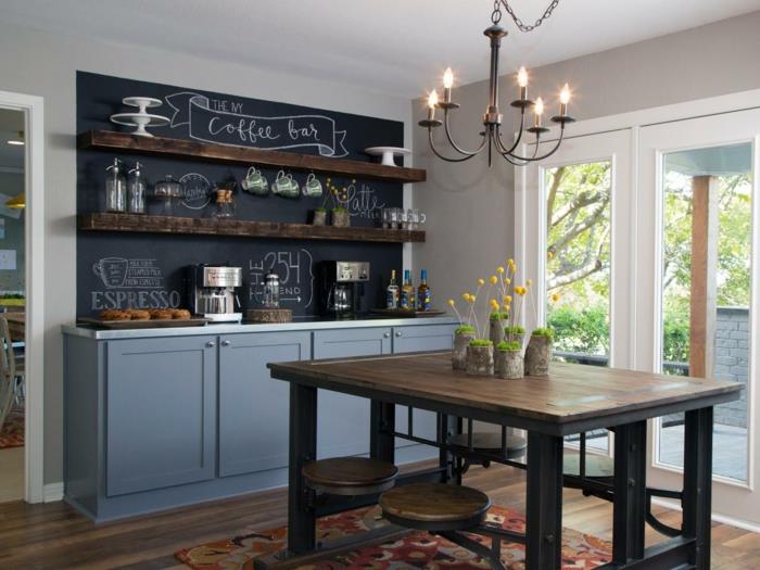 ζωντανές ιδέες κουζίνα τοίχος μαυροπίνακα και μπλε ντουλάπια κουζίνας