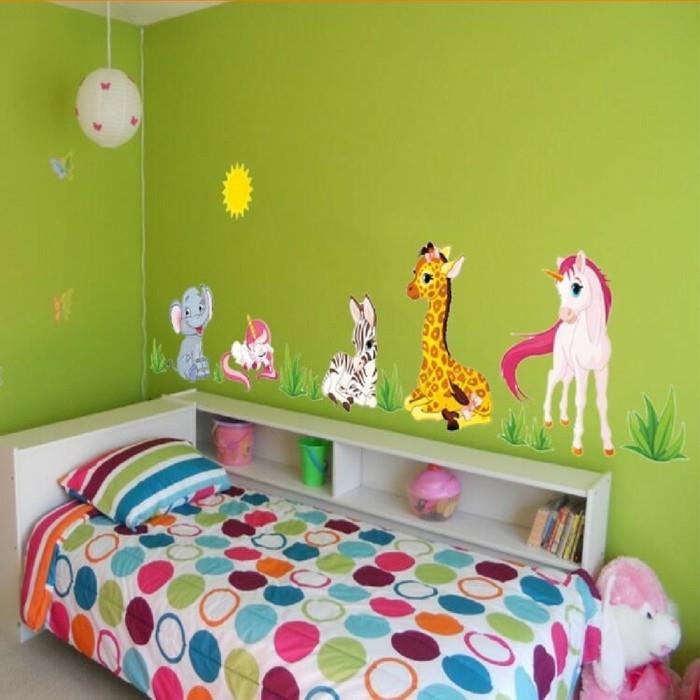 ιδέες διαβίωσης παιδικά δωμάτια χρωματιστά κλινοσκεπάσματα πράσινο χρώμα αυτοκόλλητα τοίχου
