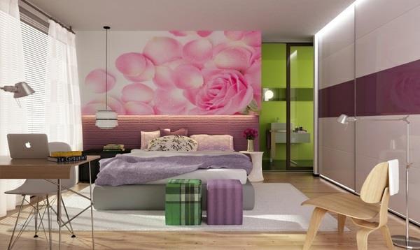 μοβ κρεβατοκάμαρα τοίχου με έμφαση σε floral μοτίβο κρεβάτι εργασίας
