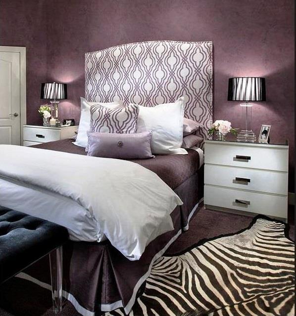 μοβ κρεβατοκάμαρα ρίξτε μαξιλάρια χαλί κρεβάτι κομοδίνο