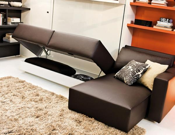 πτυσσόμενο καναπέ-κρεβάτι που εξοικονομεί χώρο λευκό χαλί πορτοκαλί ράφι