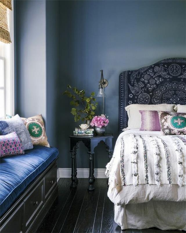 σαλόνι ιδέες υπνοδωμάτιο μπλε τοίχοι ξύλινα δάπεδα φυτά ρωμαϊκή περσίδα