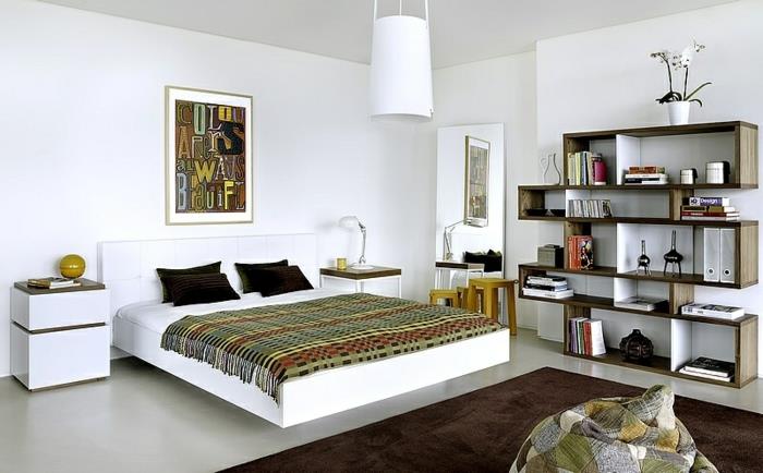 ιδέες διαβίωσης υπνοδωμάτιο καφέ χαλί λευκό χρώμα τοίχου ανοιχτά ράφια