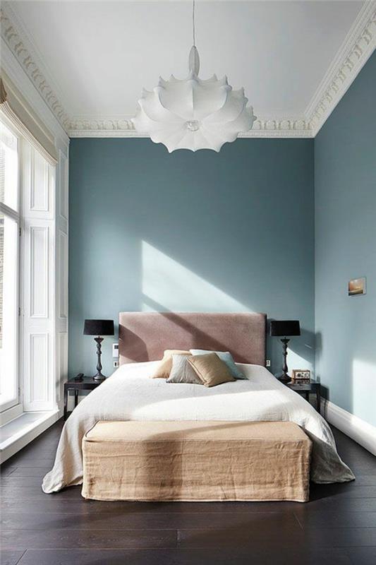 ιδέες διαβίωσης υπνοδωμάτιο ανοιχτό μπλε τοίχο πάγκος κρεβατοκάμαρας ρίξτε μαξιλάρια