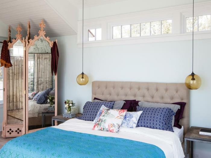 ζωντανές ιδέες κρεβατοκάμαρα κρεμαστά φωτιστικά όμορφο κρεβάτι κεφαλάρι λευκοί τοίχοι