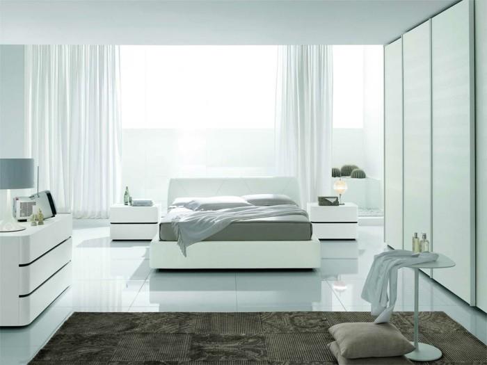ιδέες διαβίωσης υπνοδωμάτιο λευκό εσωτερικό με πλακάκια δαπέδου και αέρινες κουρτίνες