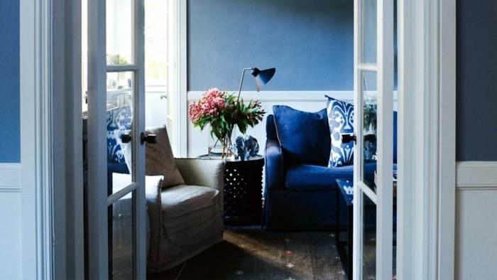 ιδέες επίπλωσης διαμερίσματος αρ ντεκό σαλόνι μπλε καναπές φυτό