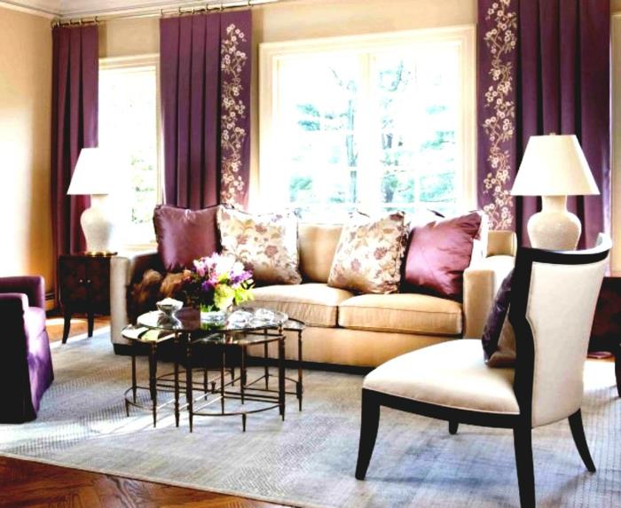 σαλόνι μπεζ μπεζ καναπές μοβ κουρτίνες ελαφριά μοκέτα floral διακόσμηση