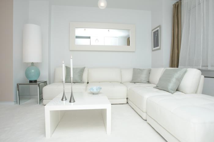 σαλόνι καναπές γωνιακός καναπές λευκό χαλί κεριά καθρέφτης τοίχου