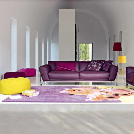 σαλόνι επιπλωμένο καναπέ λιλά μοβ χρώμα της χρονιάς